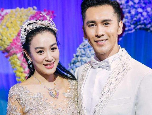 离婚后,赵雅芝嫁给了黄锦燊,生下最帅气的小儿子黄恺杰,赵雅芝是华人