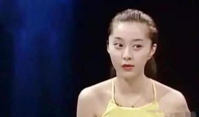 脸就是进入娱乐圈的门槛，有这样的容貌和身材，怎么可能火不起来呢？