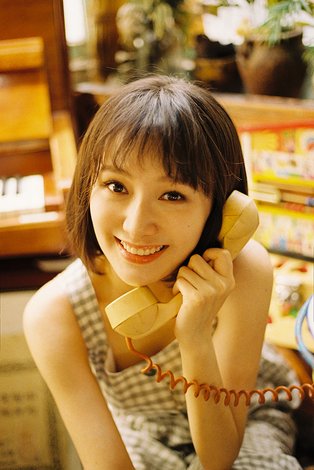 鲁佳妮胶片风写真可文艺可甜美青春洋溢