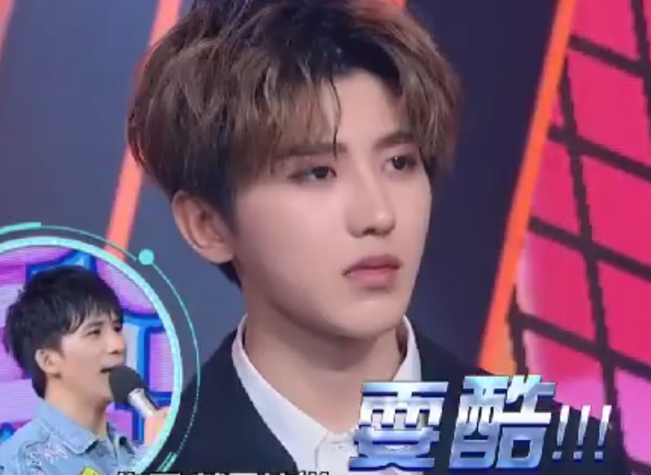 蔡徐坤穿西装演绎表情包 搞怪也不忘耍酷