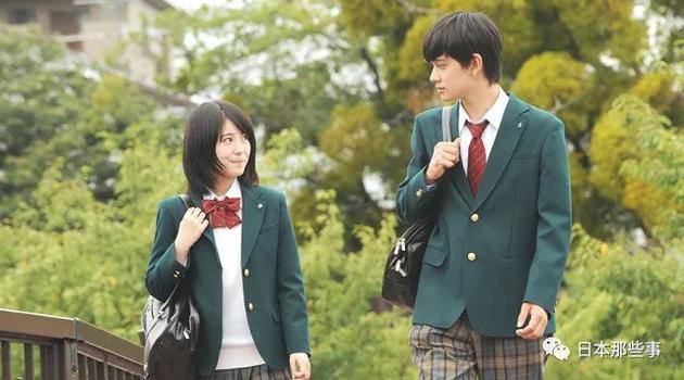 去年底的《请你肆意颤抖》、《不能恋爱的世界》也有出演。