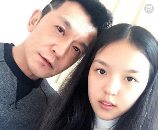 和女儿法图麦的合照，完全哥哥和小妹妹的组合有没有？