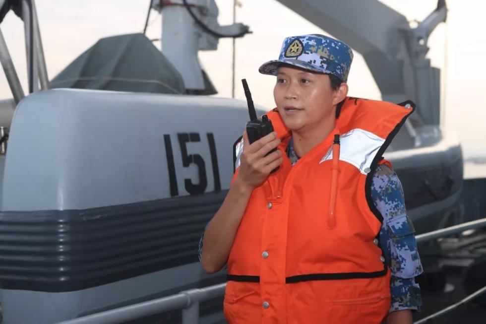 距离中国海军首位女舰长一步之遥她再次刷爆朋友圈