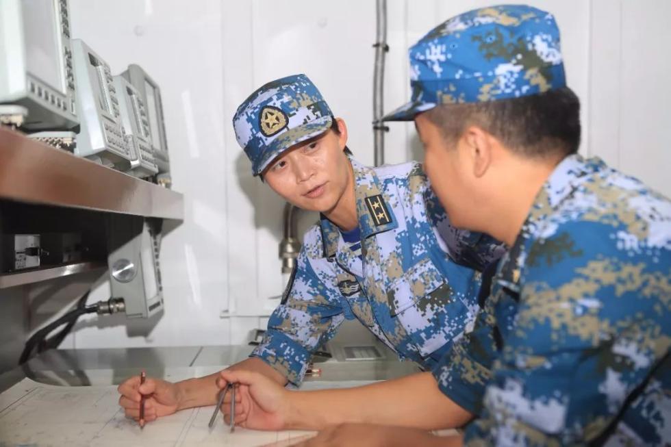 距离中国海军首位女舰长一步之遥,她再次刷爆朋友圈