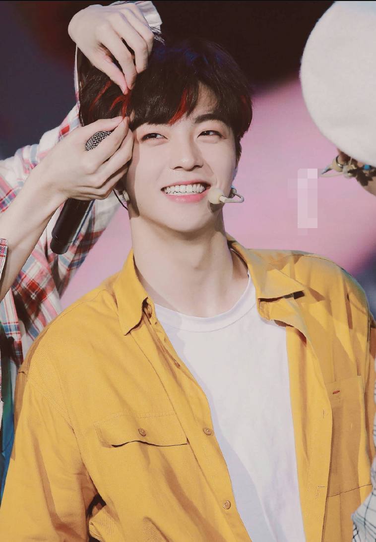 全世界最好的农农,治愈系笑容,甜炸的笑容非陈立农莫属!