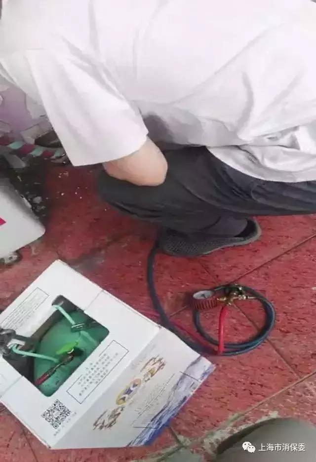 套路太深 空调维修内幕曝光 拆连线活生生整出故障 套路太深 空调维修内幕曝光 拆连线活生生整出故障