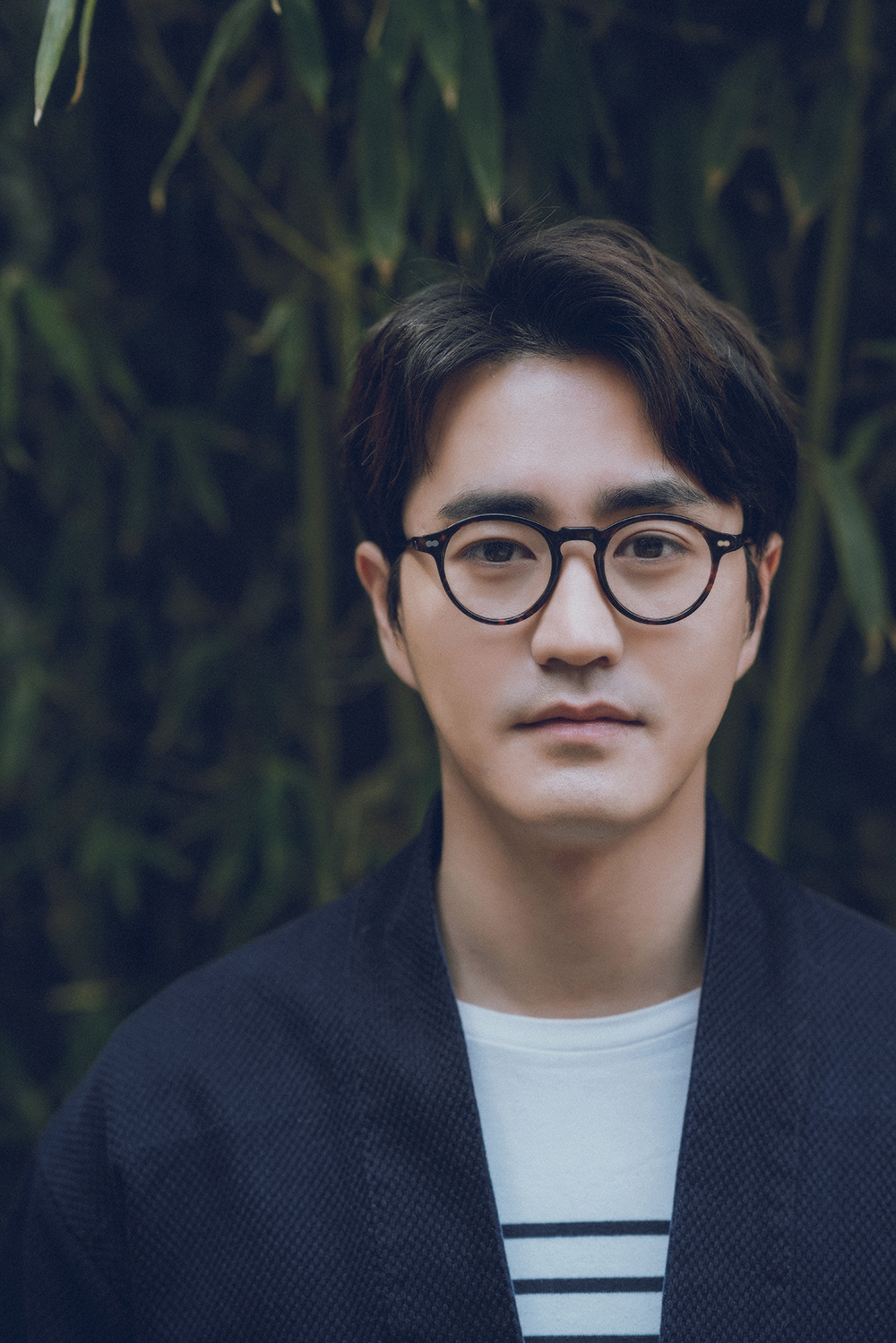 杨玏曝古风写真 儒雅诗意时光静止