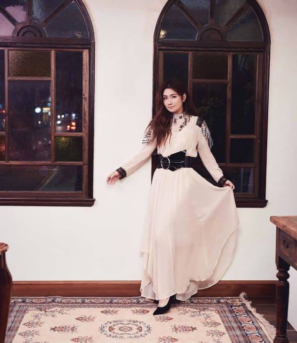 2015年1月9日发行个人首张音乐专辑《3.1415》;5月参与东方卫视综艺节目《我去上学啦》。