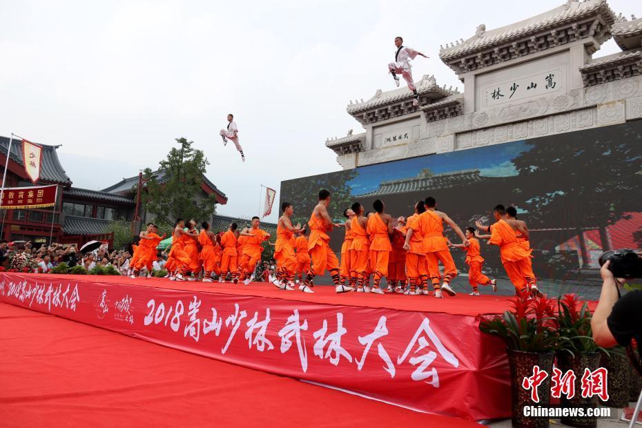 2018嵩山少林武林大会上万名少林弟子展绝技