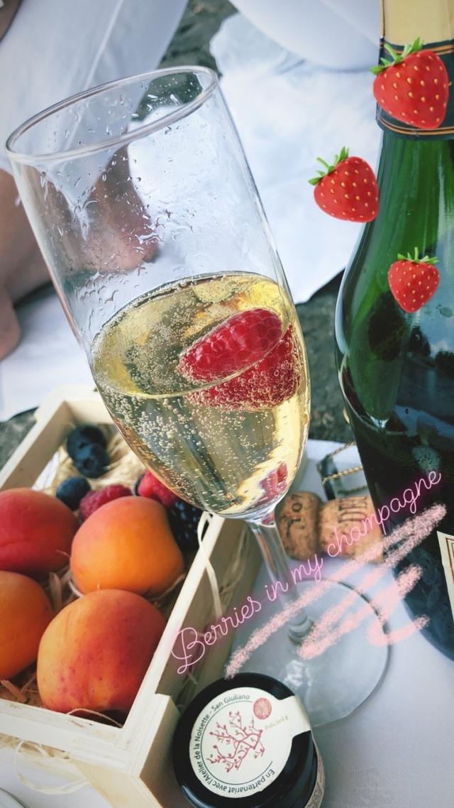 郑秀妍河边野餐