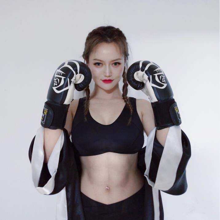 人气跨界演员梁若灵惊艳写真发布