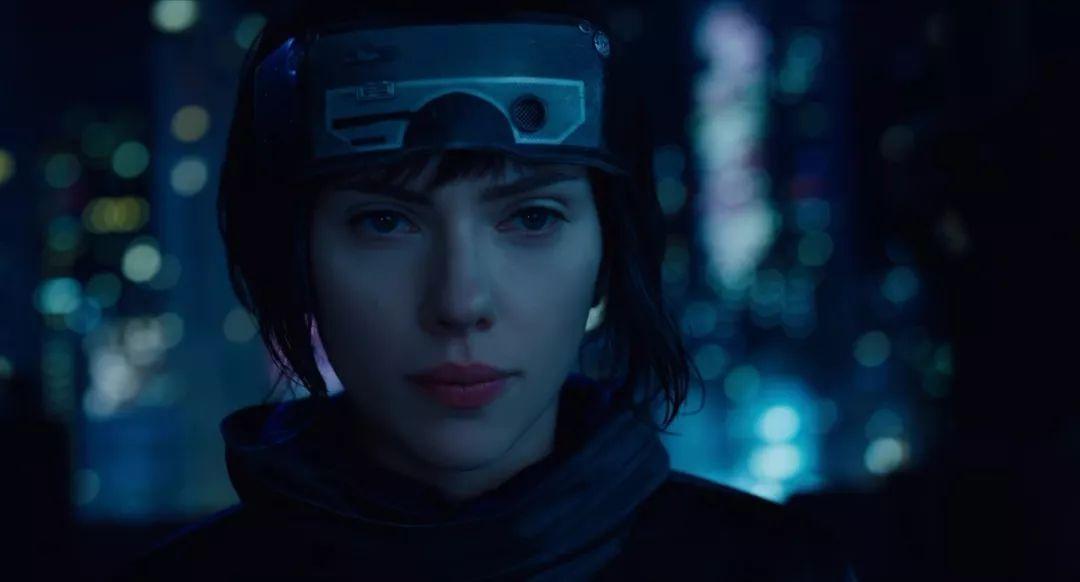 via:《攻壳机动队》剧照