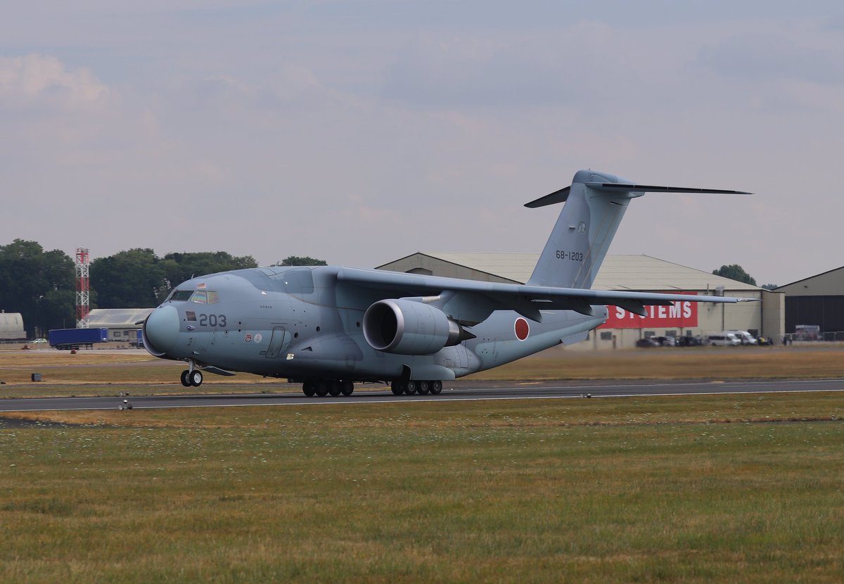 c2运输机完成英国首秀返回日本国内