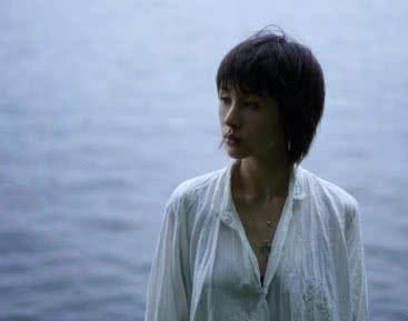 不过王子文拍摄的照片，尺度都偏大，有网友吐槽：这么猛的吗？