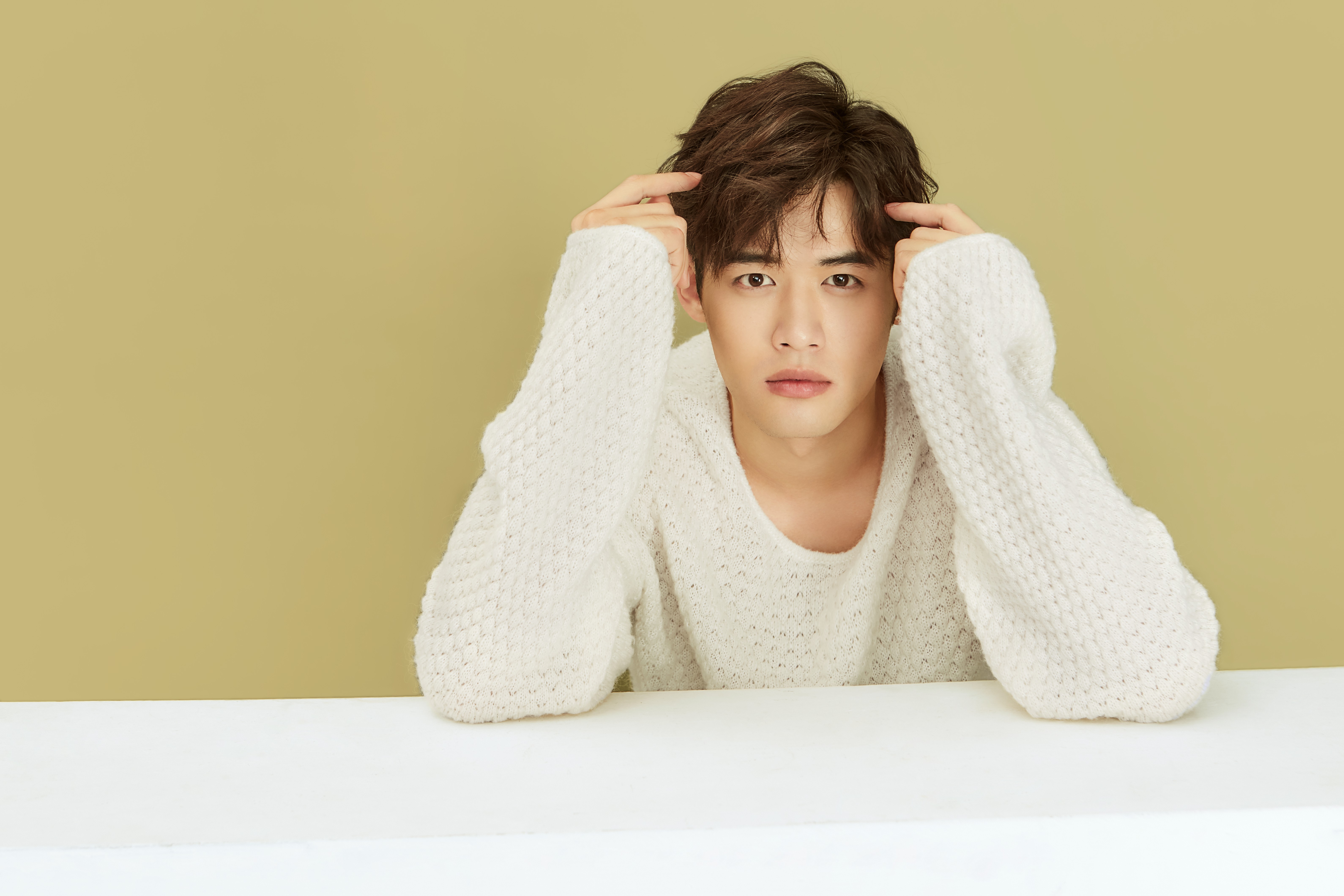 6 刘冬沁曝光"男友系"写真 时尚有型尽展暖男魅力