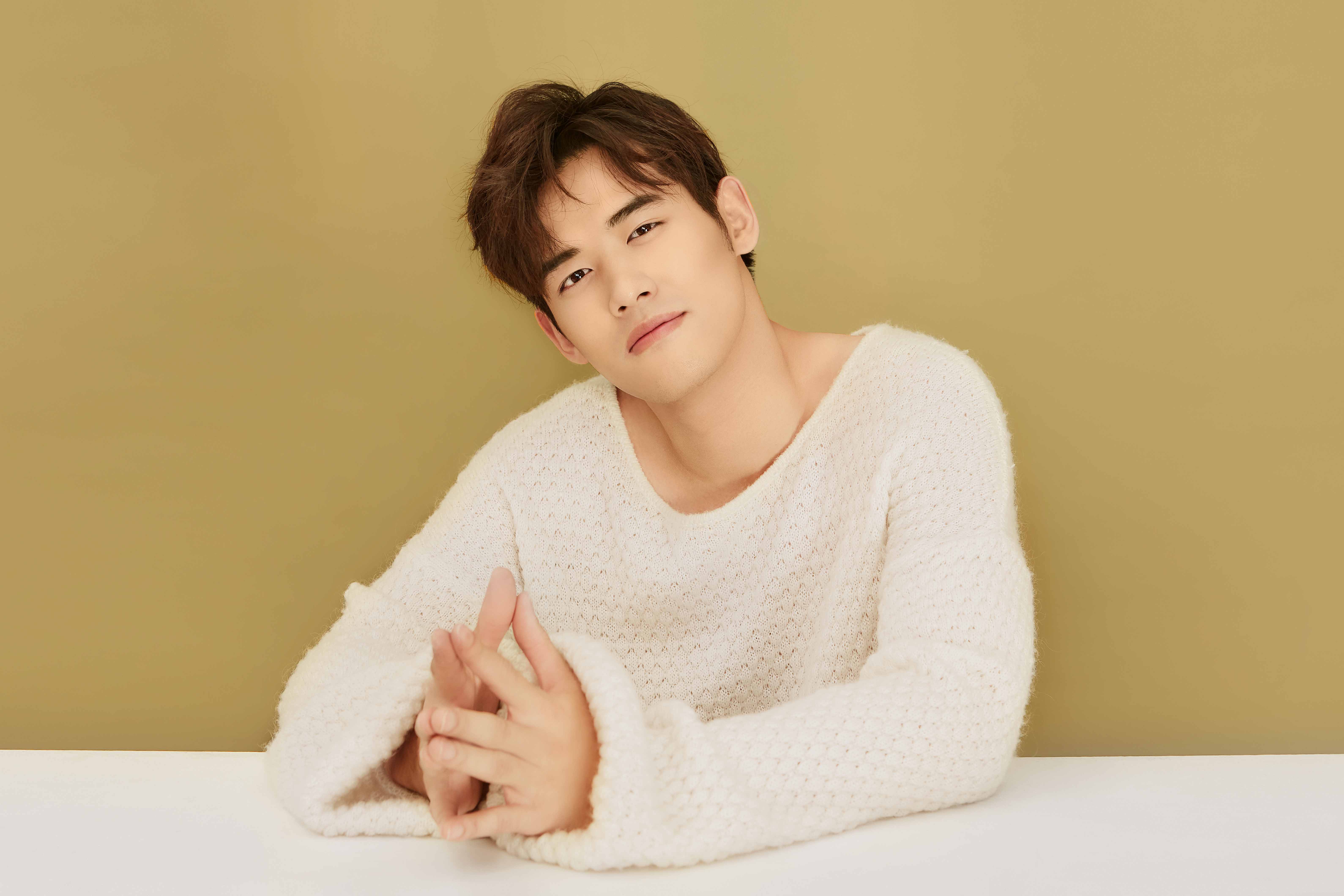 6 刘冬沁曝光"男友系"写真 时尚有型尽展暖男魅力