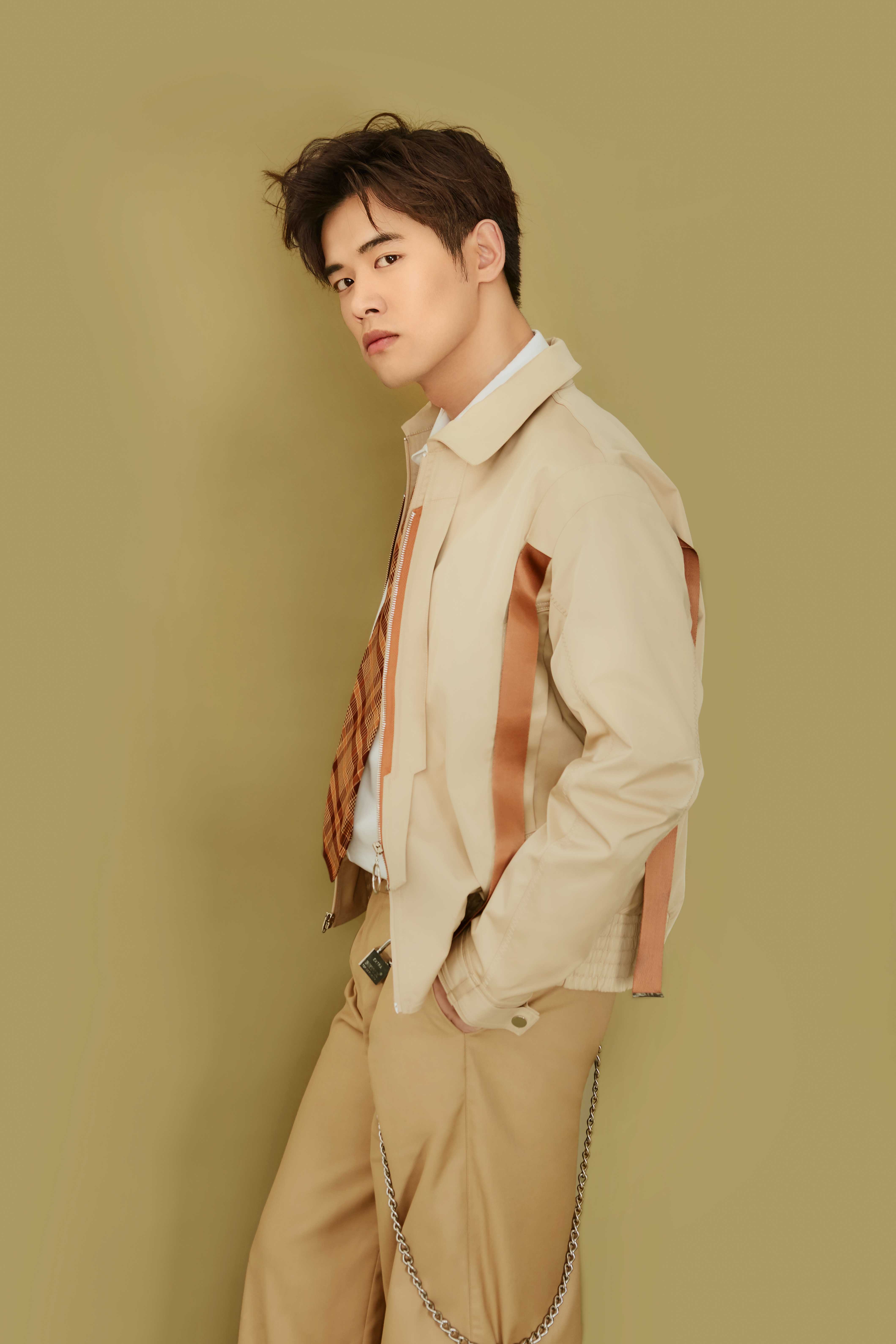 6 刘冬沁曝光"男友系"写真 时尚有型尽展暖男魅力