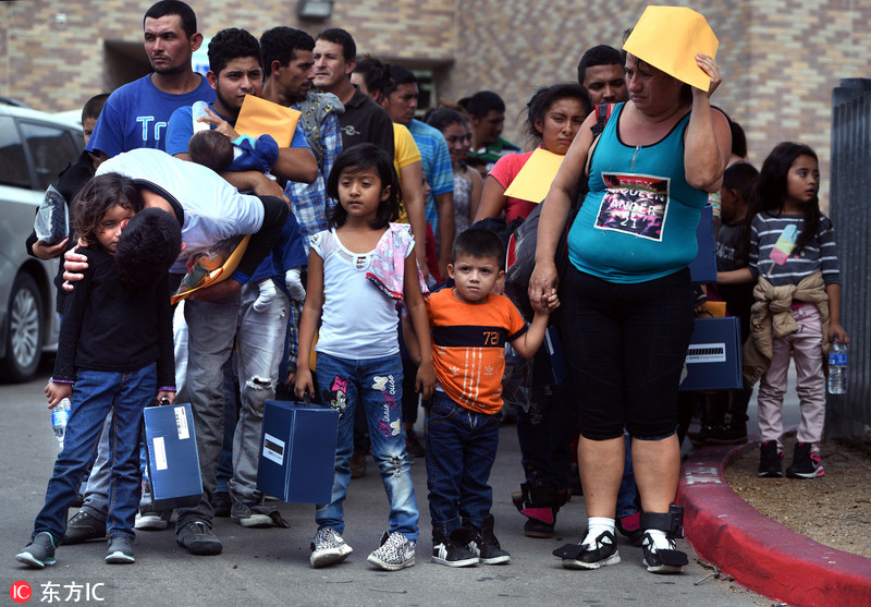 8 美墨边境移民纪实:拖家带口睡高架桥等待入境