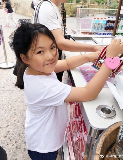 组图:陈冠希晒女儿alaia睡颜 小公主样貌乖巧意外神似王诗龄