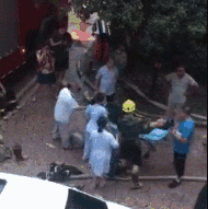 最终，因为救援及时，6名被困人员被消防员成功救出，大火未造成人员伤亡。