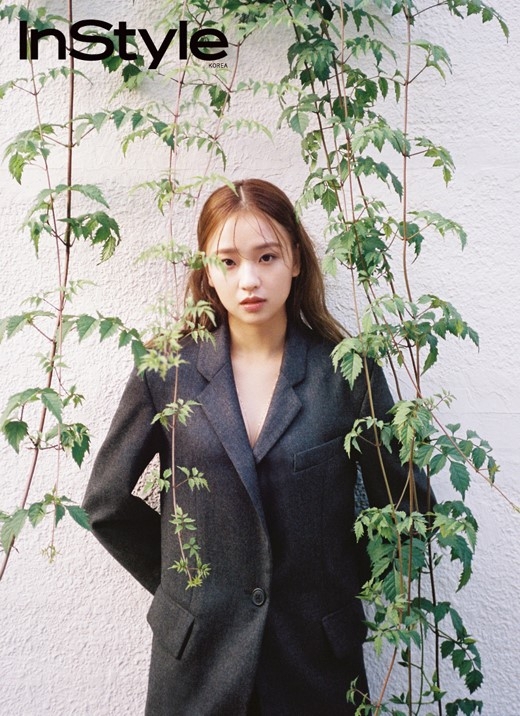 组图:韩国前体操一姐孙妍在拍写真 普吉岛展清纯气质