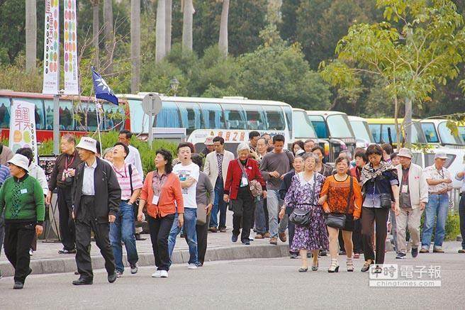 台 旅游车教父 两年抛售100辆巴士称台湾观光已从寒冬转向酷冬