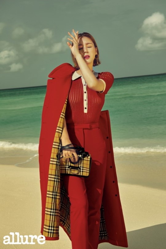 组图:51岁金成玲马尔代夫拍写真 冻龄优雅毫无岁月痕迹