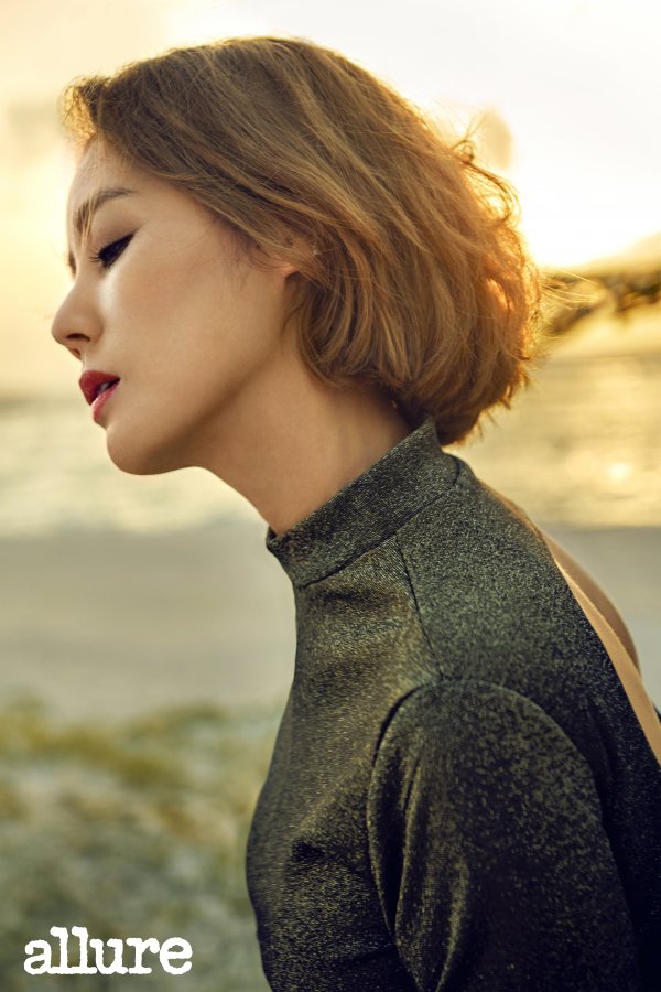 组图:51岁金成玲马尔代夫拍写真 冻龄优雅毫无岁月痕迹