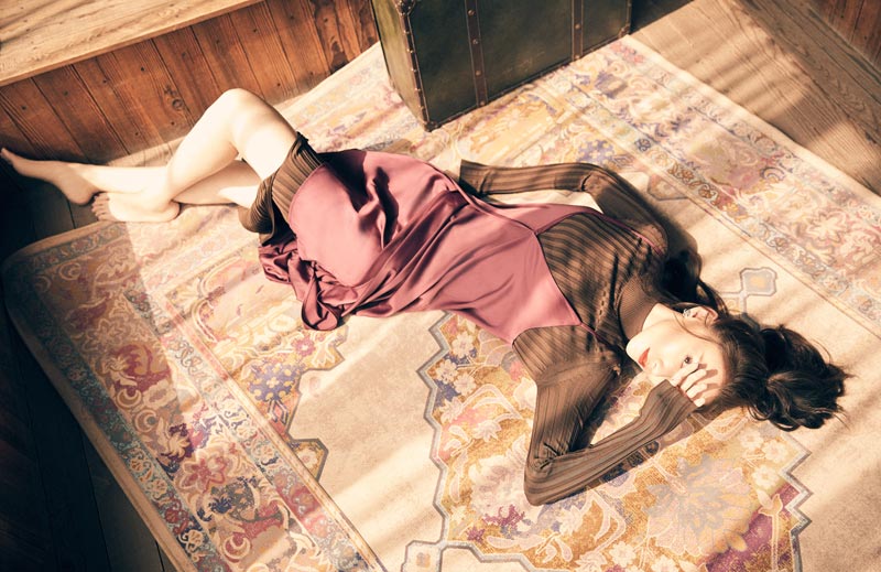 马秋子最新写真曝光摩登优雅暖人心