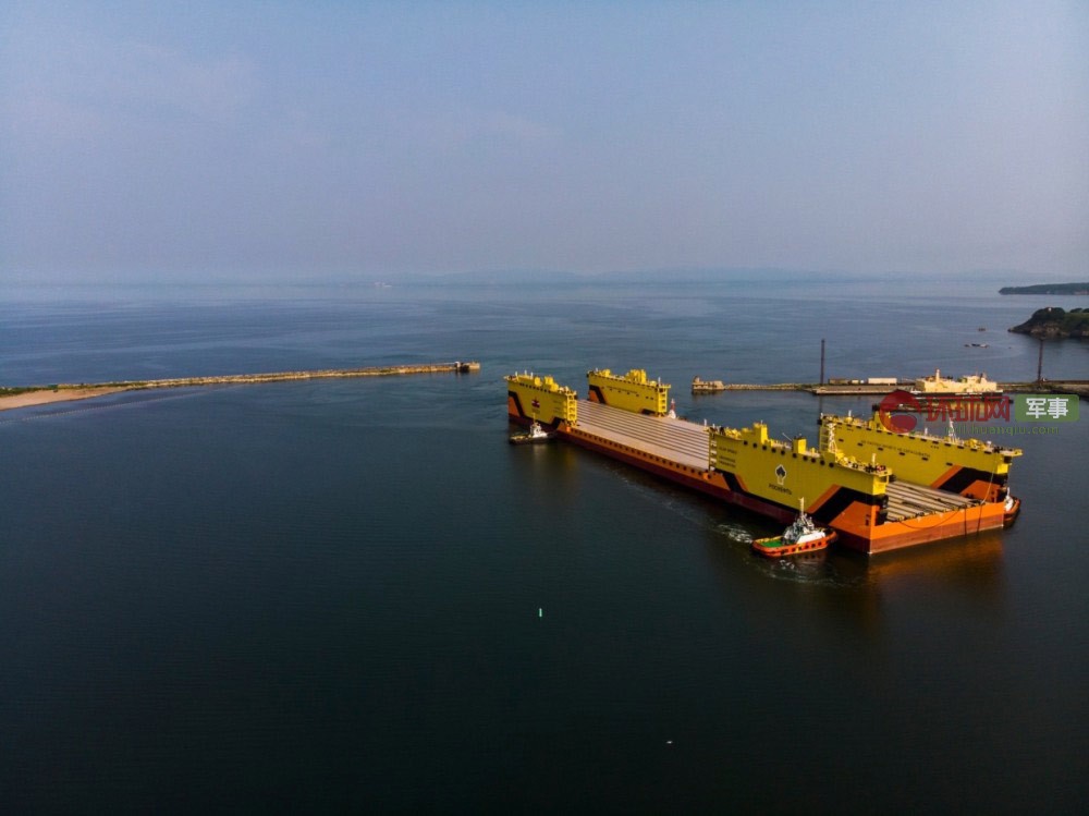 11 俄罗斯也有这神器!4万吨浮船坞抵达港口