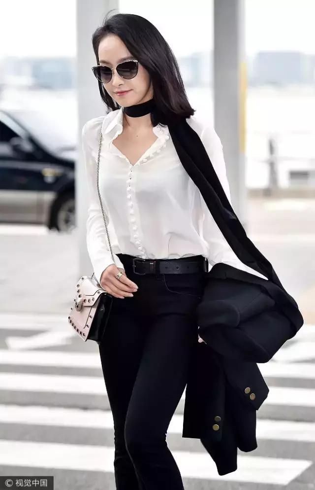 一件真丝衬衣，美得不争不抢。女孩变女人，它是证明。