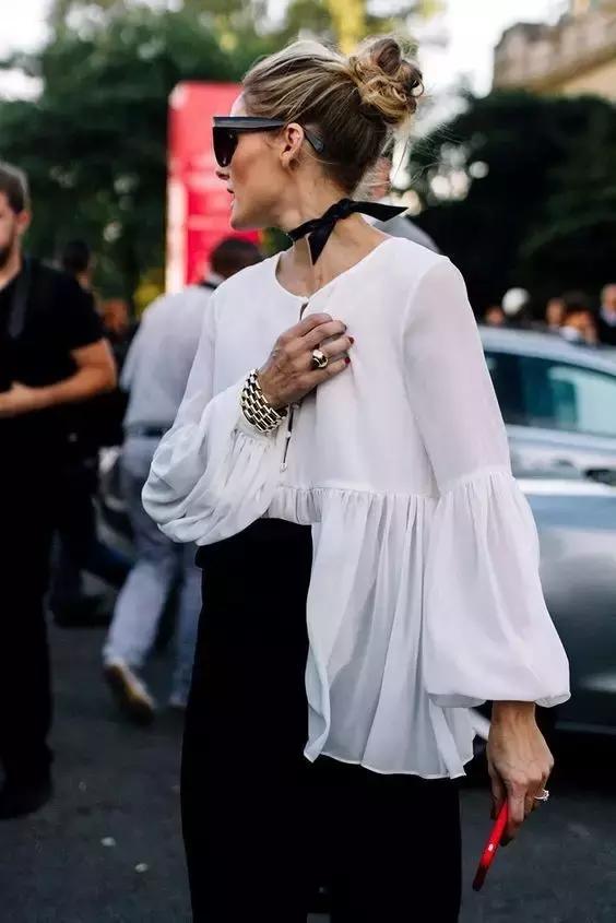 你可以说真丝老气，但你不能否认它就是代表着女人味。