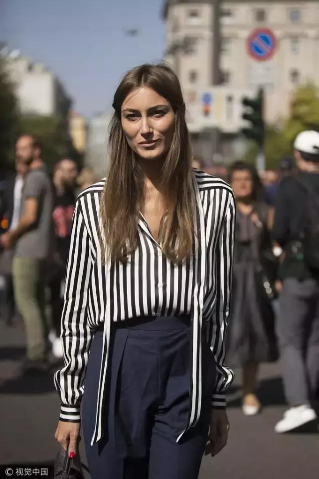 比如竖条纹图案的衬衣，棉质就不如真丝好看。