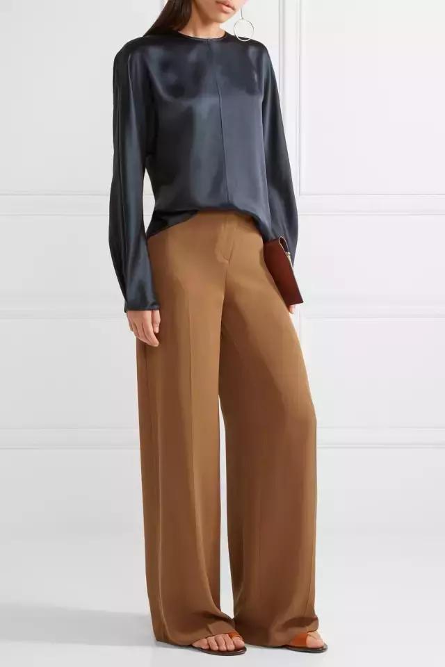 深蓝色圆领真丝衬衣 参考价格：2,000CNY