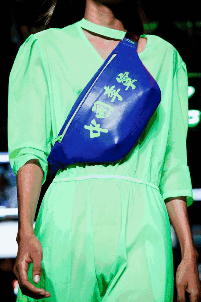 很多人印象里李宁的画风大概是这样滴~↓