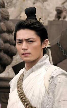 霍建华和胡歌一样，都是古装剧承包人，他的气质清冷忧郁，带着书生气。