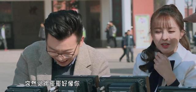 在节目中一个三年级的女孩子抱怨自己已经初三的哥哥十分的幼稚,还买皮卡丘的连体睡衣。