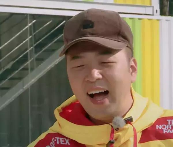 沈梦晨听到之后对杜海涛说感觉哥哥好像他呀,默默撒了一把狗粮。