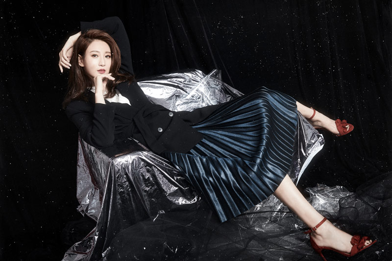 《猎毒人》侯梦莎黑纱遮面挑战高冷范 派头十足