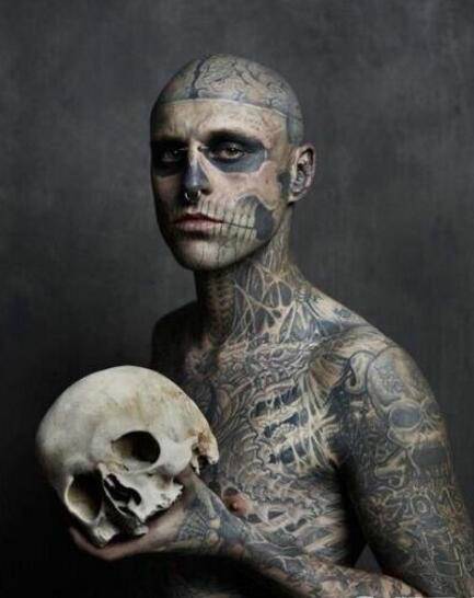 图为僵尸男孩Rick Genest