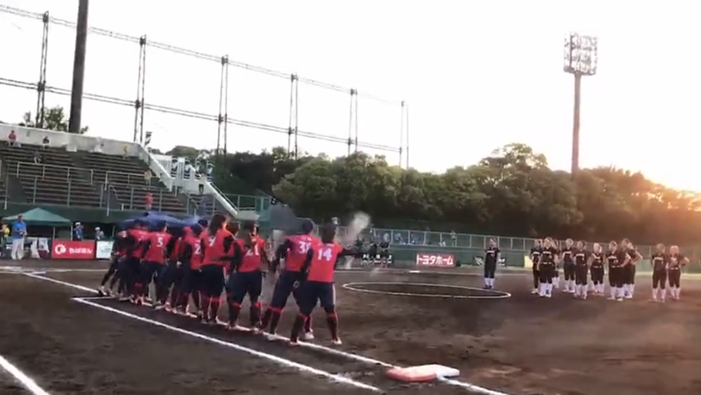 中国台北队“撒盐”(台湾“东森新闻云”视频截图)