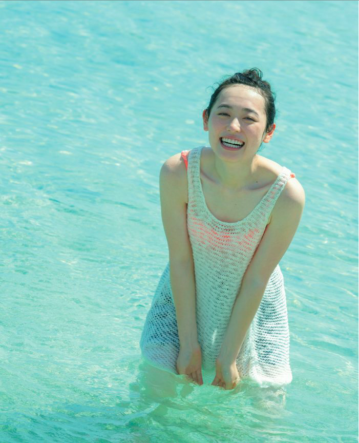组图 演员福原遥将发新写真集记录迈入岁前的自己
