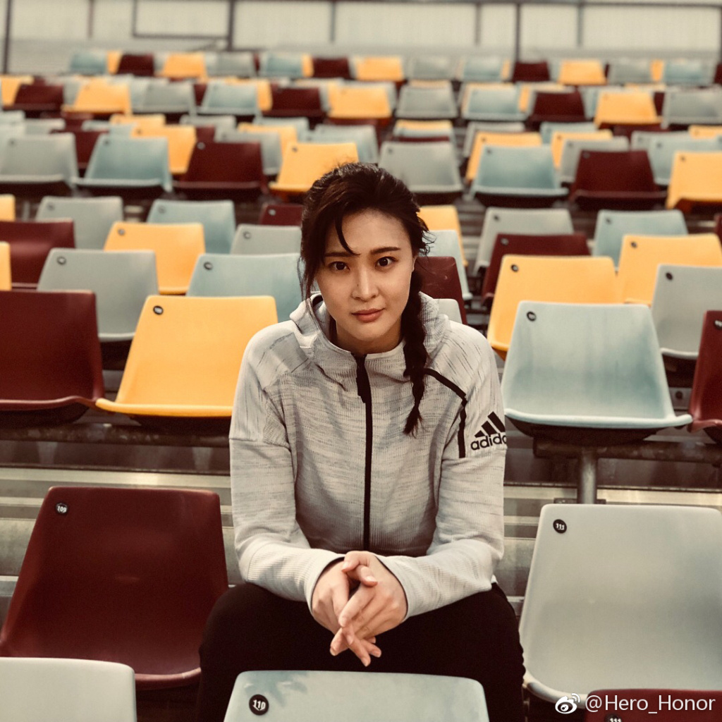 惠若琪这波照片实在靓 白衣马尾清纯似少女