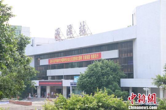 京广线银盏坳火车站 秦明明 摄