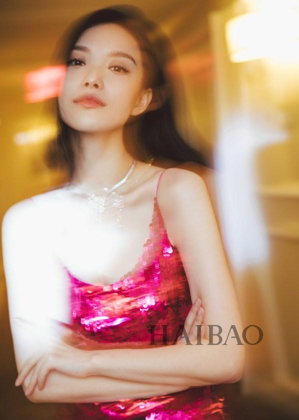 倪妮亮相第五大道旗舰店举行的Tiffany&Co.全新Paper Flowers系列揭幕典礼