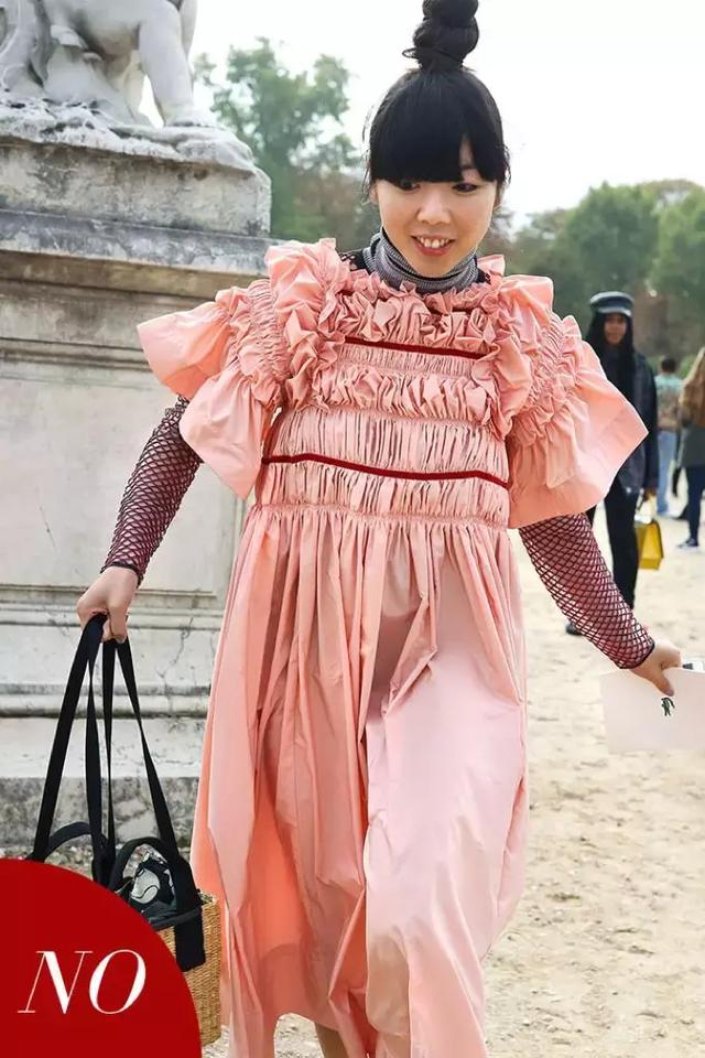 不好意思,有些夸张的粉色款真的只是小女孩专属,大女孩穿上就是让人get不到。