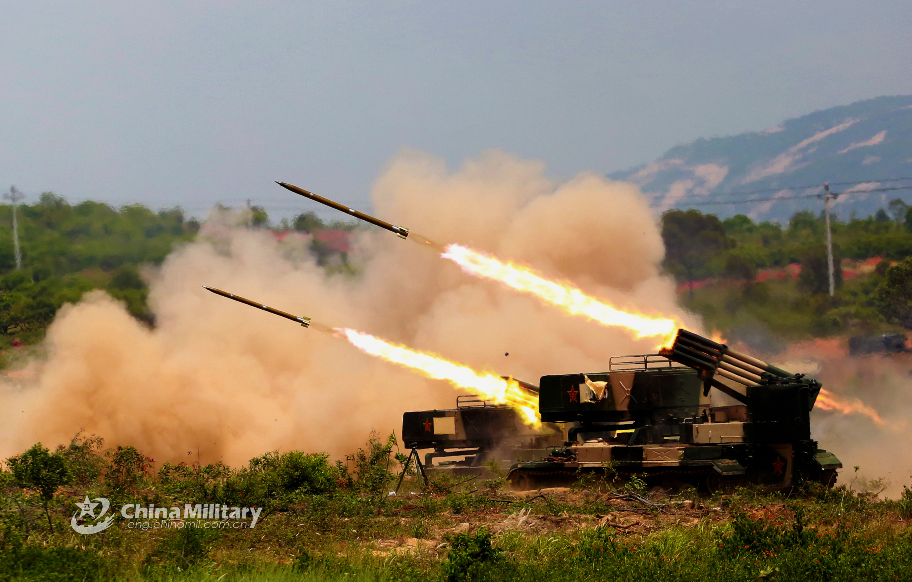 炮兵部队对海上目标进行精确打击演练