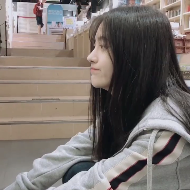 组图鞠婧祎晒视频嘟嘴卖萌可爱甜笑撩发上演侧颜杀