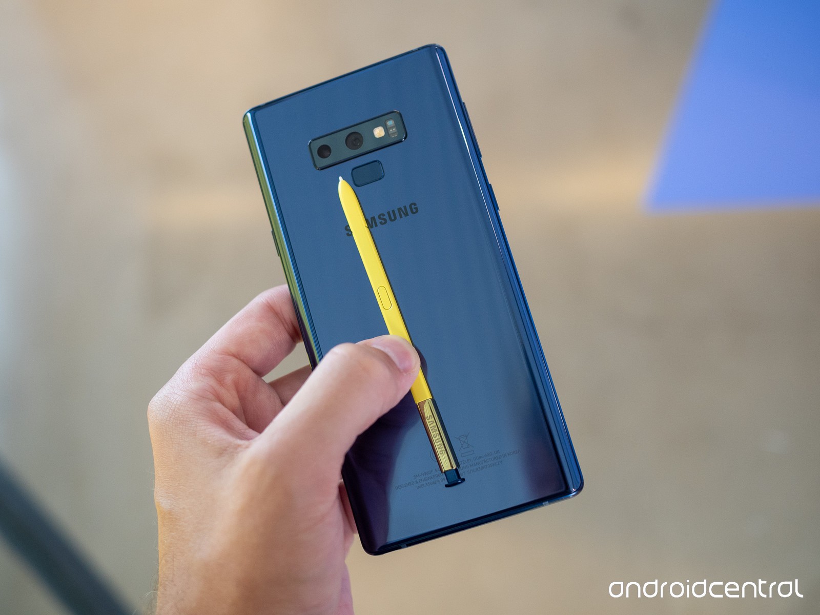 三星galaxynote9真机实拍spen配色亮眼