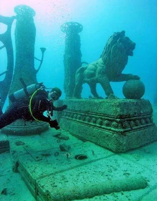 探秘神奇的海底墓穴:身后事也可以这么浪漫